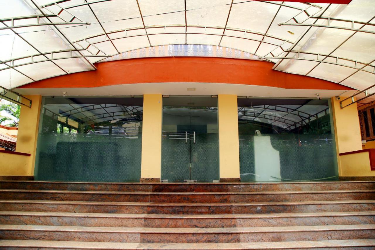 Отель V Bee Plaza Тривандрум Экстерьер фото
